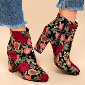 MIA Rosebud Boots Size 6